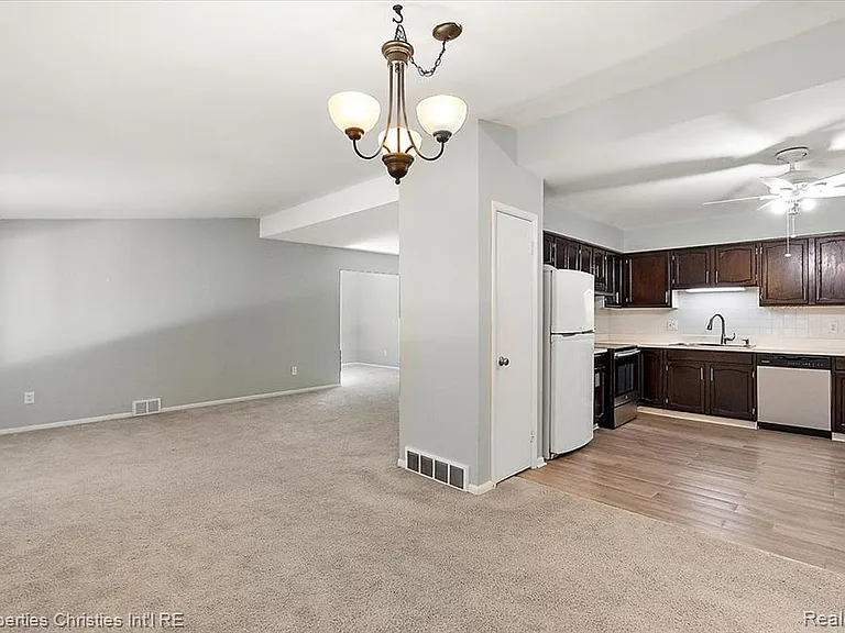 880 N Adams Rd #6 — Photo 7