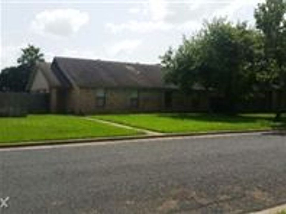 1st image of 2517 Hickory Dr