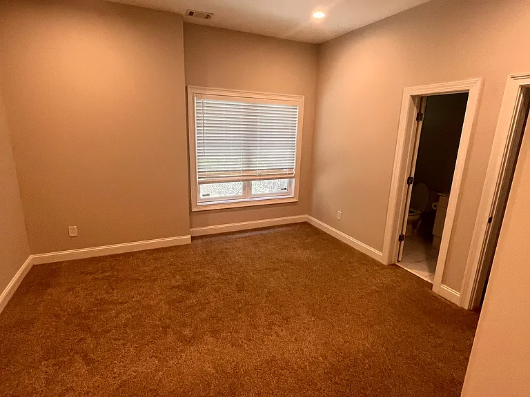 585 Cliftwood Ct — Photo 6