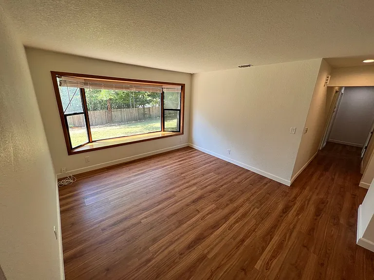 8654 Thelen Ct — Photo 10