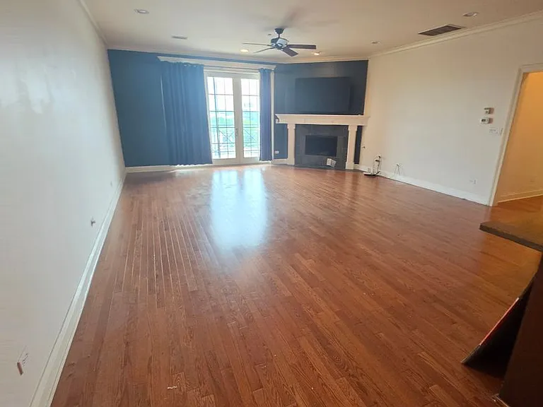 2811 N Bell Ave — Photo 2