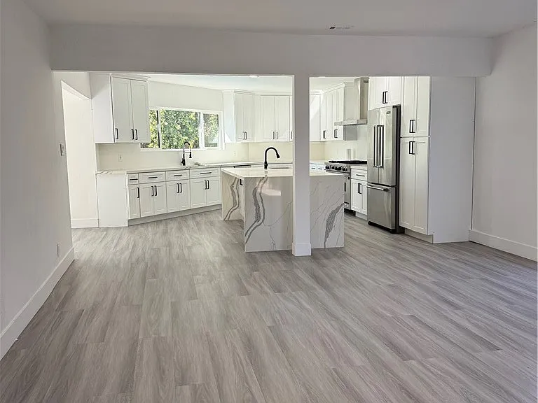 5527 Beckford Ave — Photo 24