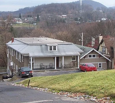 Braddock Rd Highlander — Photo 1
