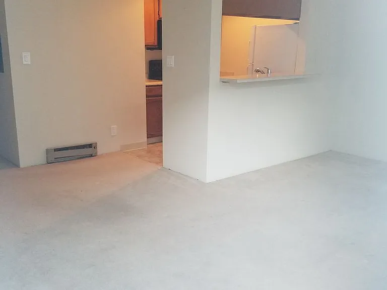 400 Laurel St — Photo 2