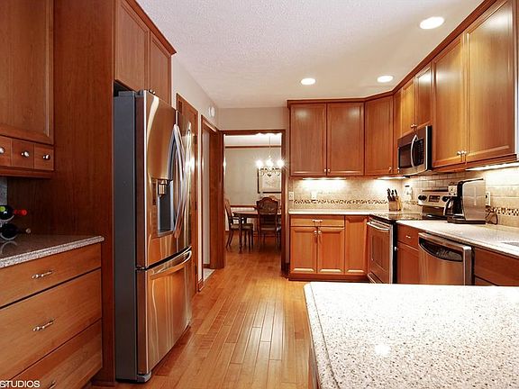 3rd image of 826 Quail Hollow Cir