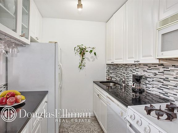 2nd image of 200 E 90th St APT 21H