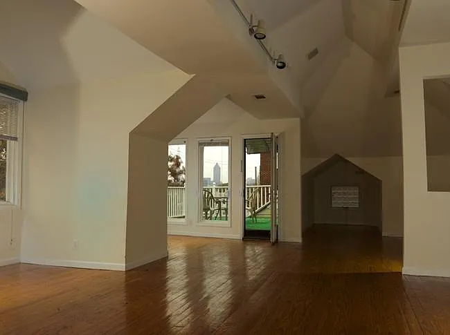 Studio, 1100 sqft, $1,980 — Photo 3