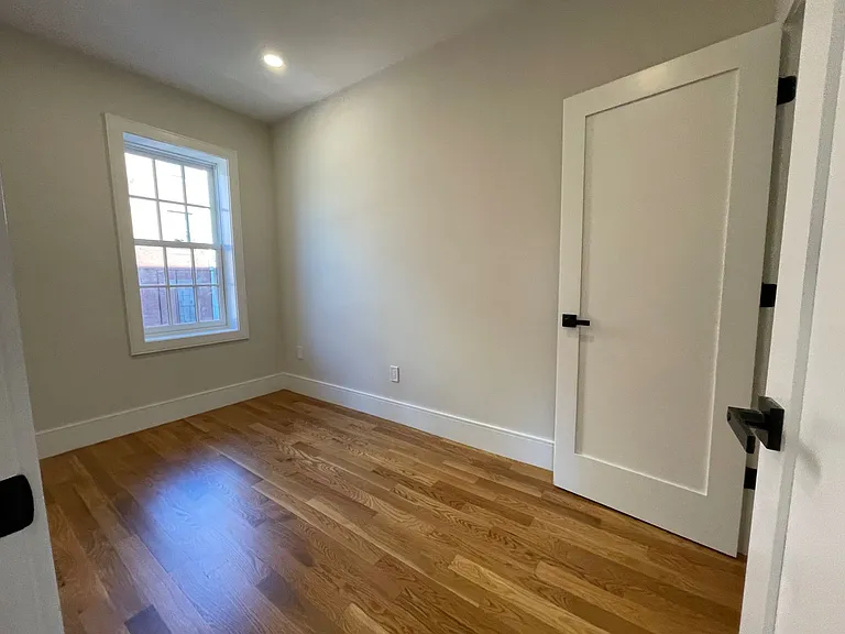 18 Winchester St #8 — Photo 1