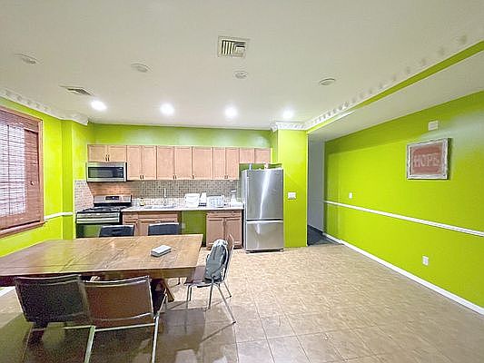 4th image of 2819 Snyder Ave Floor 1