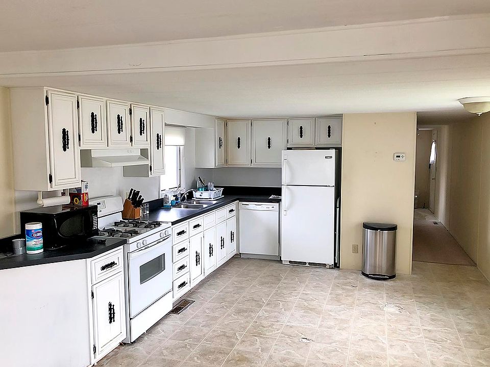 2nd image of 75 Spotswood Dr #88-075
