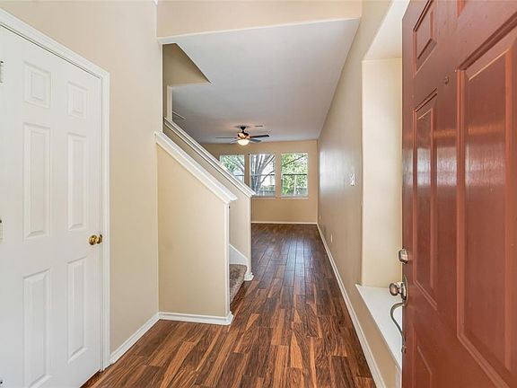 Entrance with Vaulted ceiling