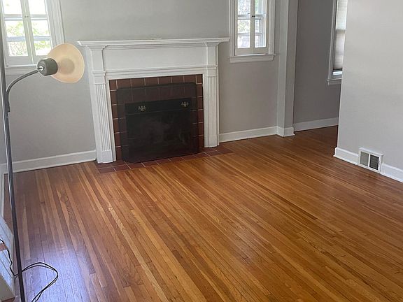 3rd image of 515 Lone Oak Dr