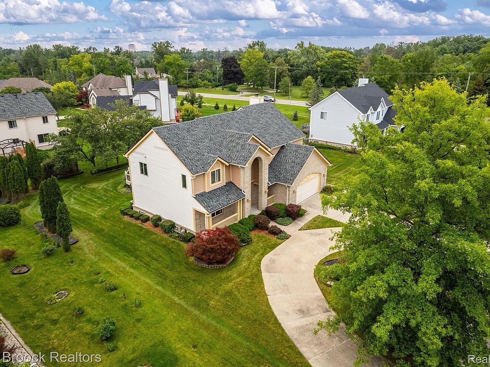 1st image of 27414 Cranbrook Dr