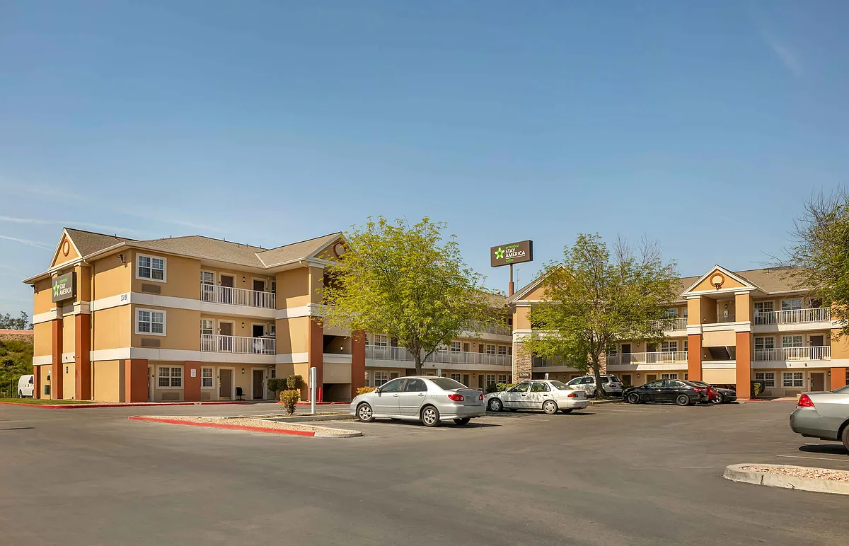 Exterior - Bakersfield - California Avenue