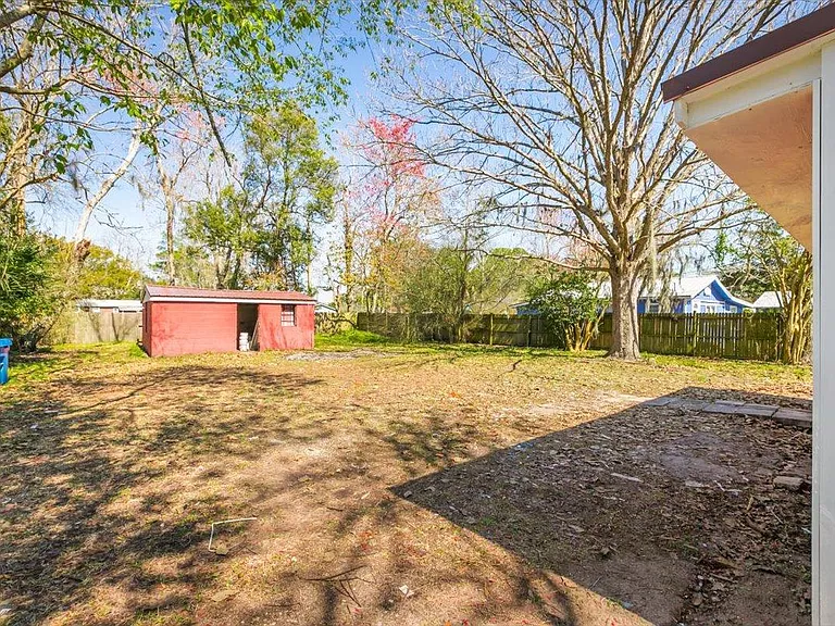 525 New Berlin Rd — Photo 26