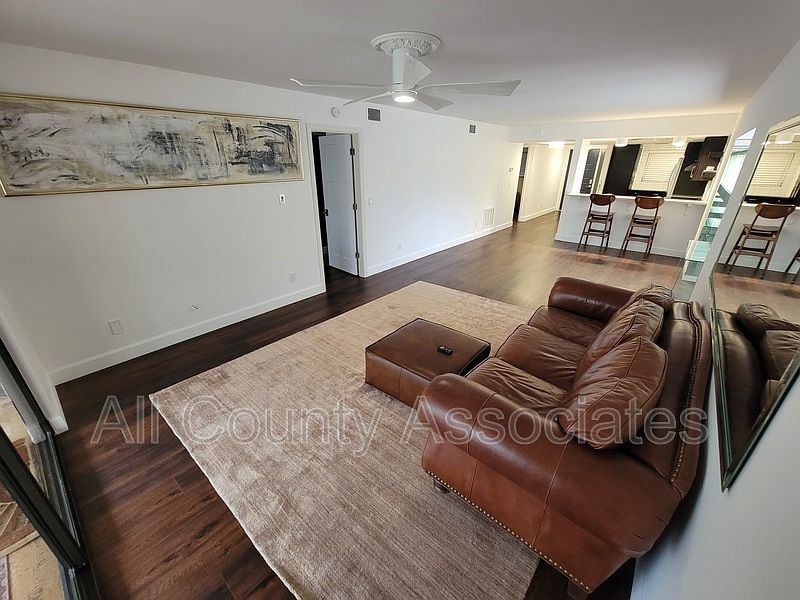 1st image of 1725 Golfview Dr