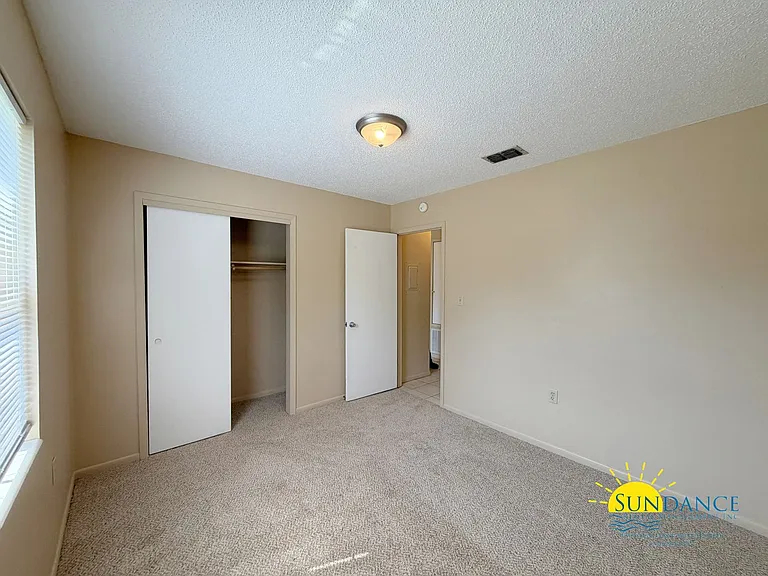 1112 Green Tree Ct — Photo 5
