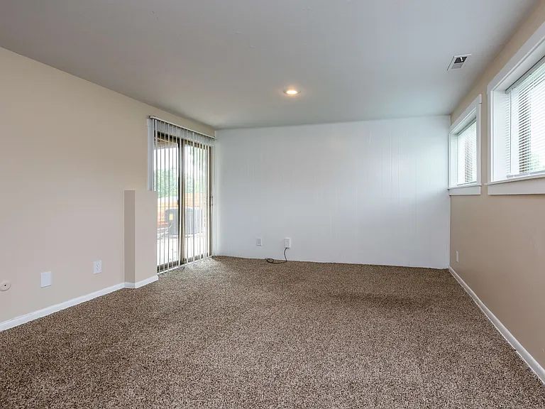 Briar Hill — Photo 10