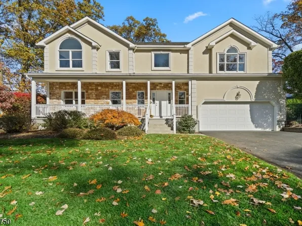 7 Coombs Ln, Midland Park Boro, NJ 07432