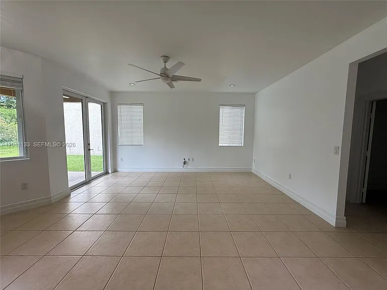 1926 SE 23rd Ct #1926 — Photo 5