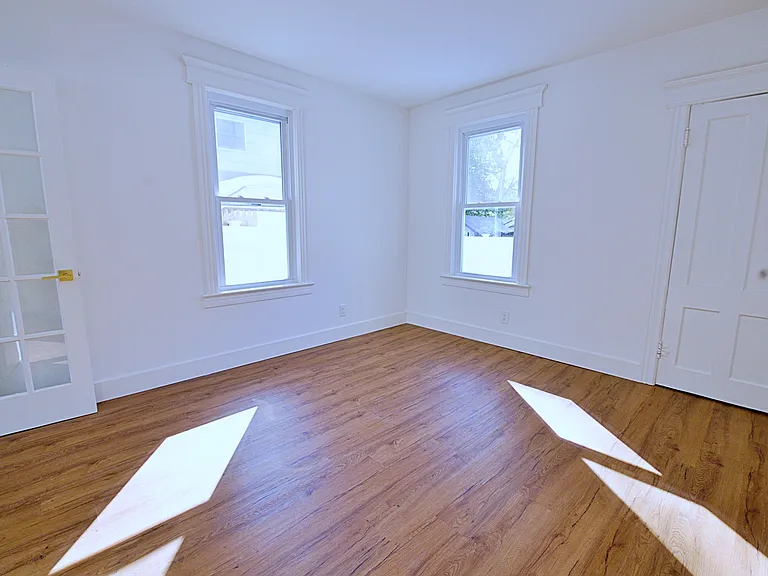 16 Clarke St — Photo 12
