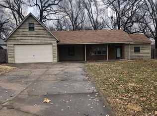2420 SW Morningside Rd, Topeka, KS 66614