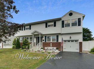 17 Bucknell Dr, Hazlet, NJ 07730