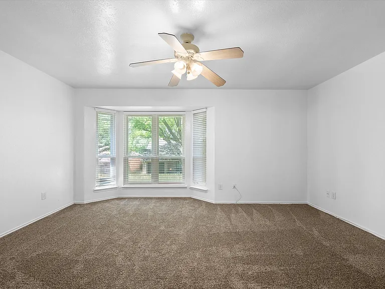 16311 Salinas Ln — Photo 20