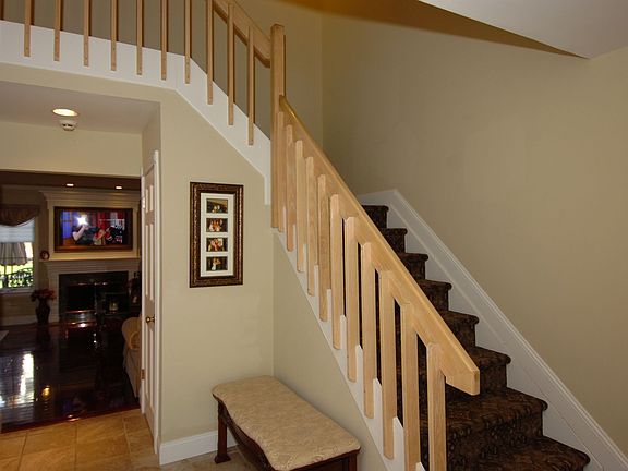 2nd image of 9 Oakmont Ln