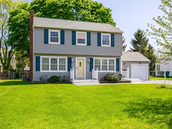 74 Sunflower Dr, Rochester, NY 14621