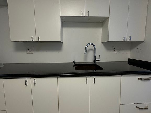 4th image of 362 Bruce Ave #362