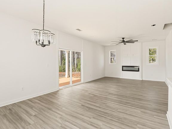 5th image of 182 Buncombe St