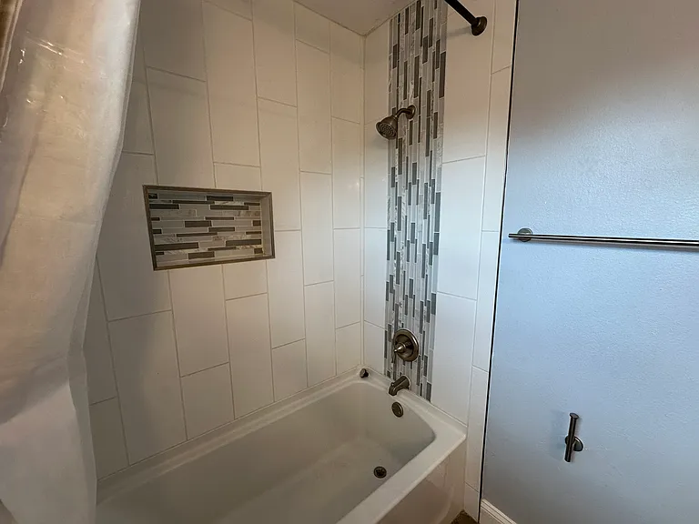 1724 Chatham Cir — Photo 12