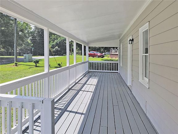 5th image of 1846 Clearwater Dr SE