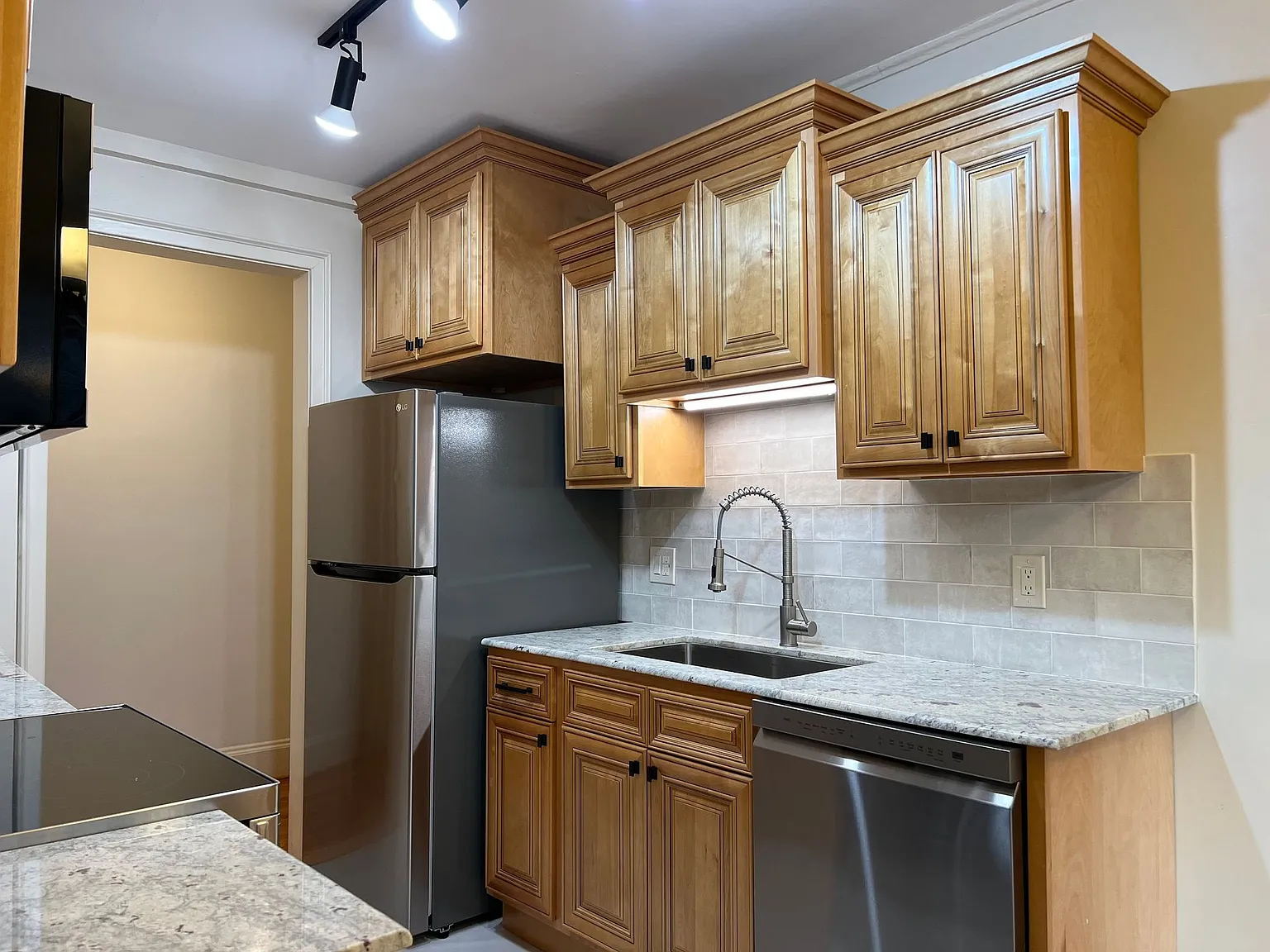 Elliott Apartments — Photo 1