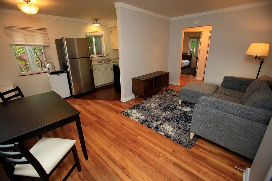 2 bed, 572 sqft, $2,400 — Photo 3