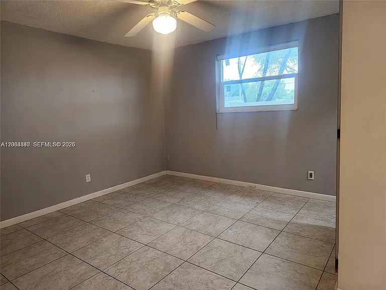 421 NE 1st St #112 — Photo 7