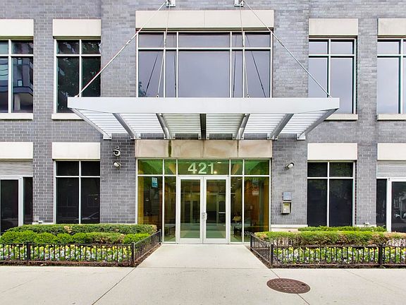 2nd image of 421 W Huron St APT 1006