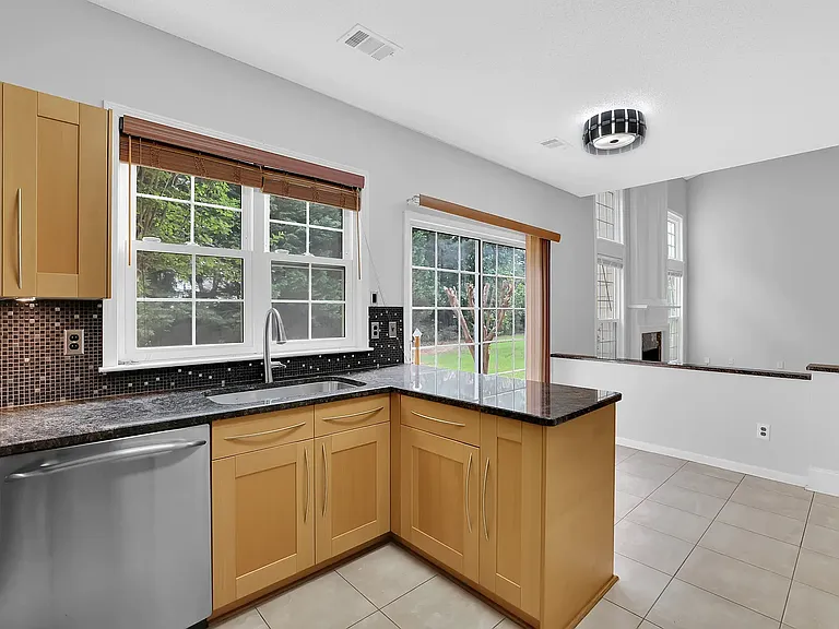 440 Chippenham Ct — Photo 10