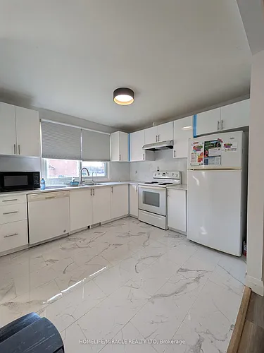 463 Springbank Ave N Photo 1