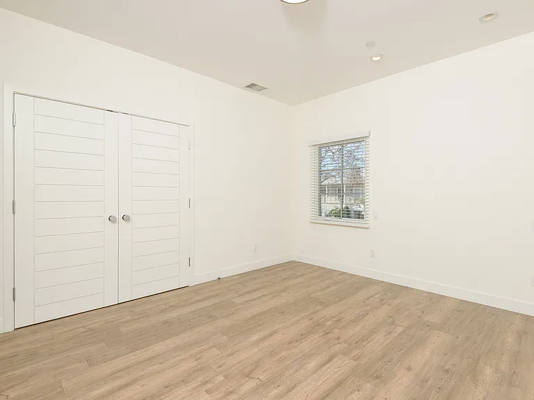128 S Canon Dr — Photo 33