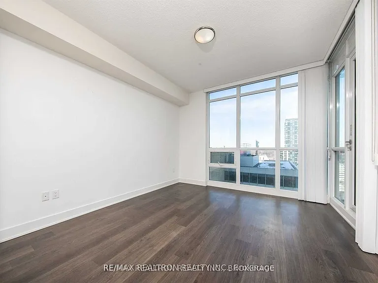 30 Roehampton Ave #1606 — Photo 11