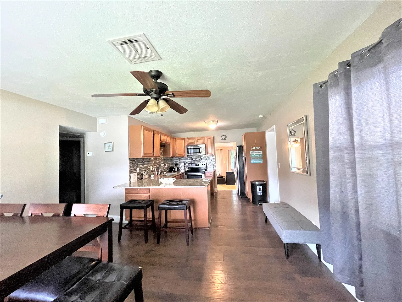 3 bed, 1561 sqft, $3,150 — Photo 3