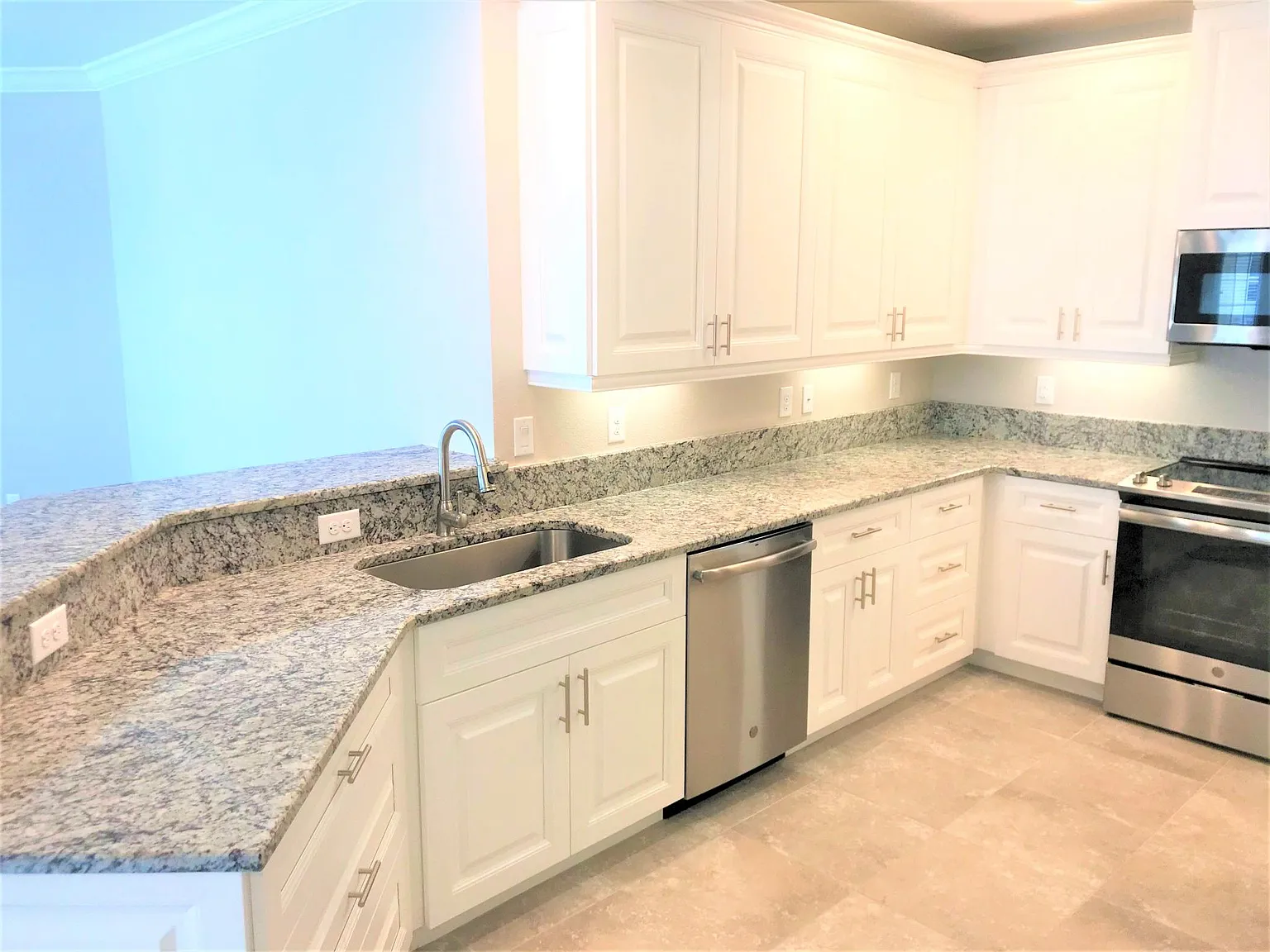 3 bed, 2.5 bath, 1857 sqft, $3,100 — Photo 2