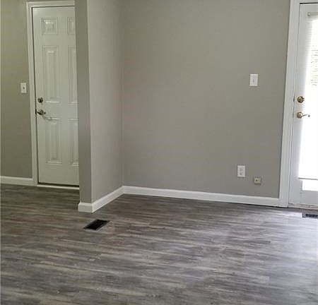 5th image of 577 Leslie Dr