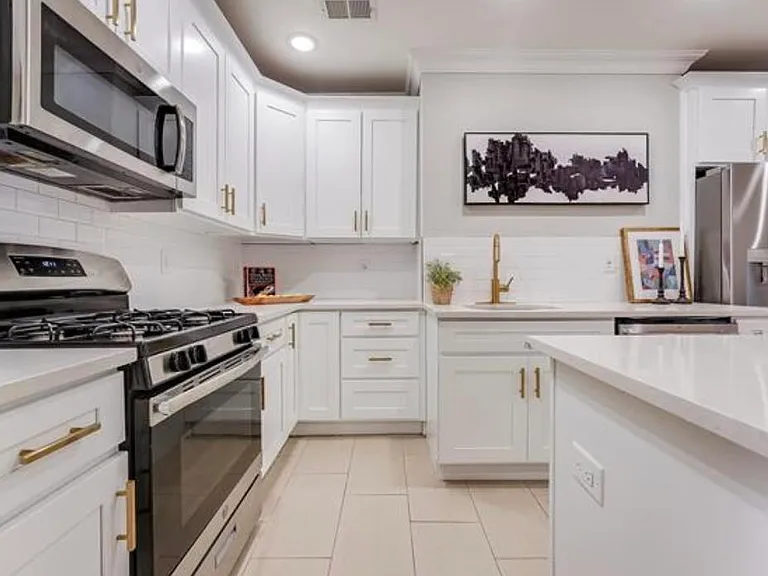 25 Saint Pauls Ave #1A — Photo 5