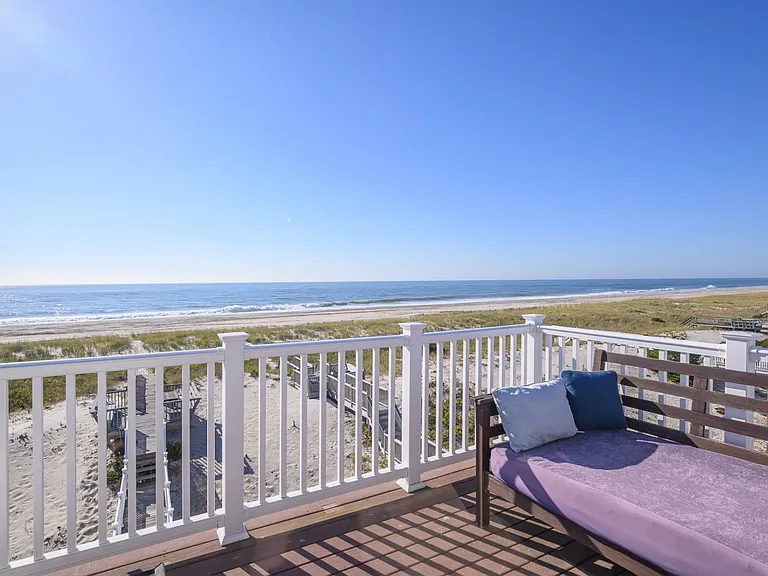 863 Dune Rd — Photo 16