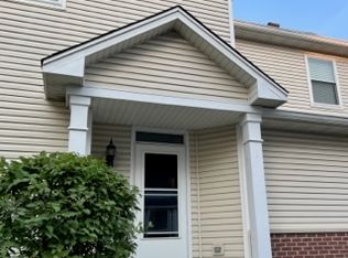 329 Ridge Rd, North Aurora, IL 60542