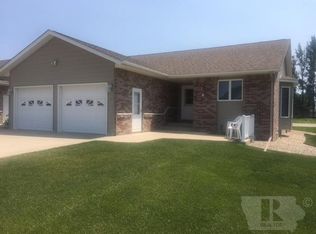 504 Fairway Cir, Garner, IA 50438