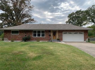 830 Middleboro Dr, Saint Louis, MO 63125